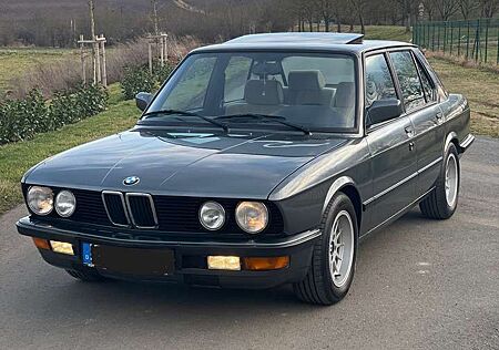 BMW 520i 520 e28