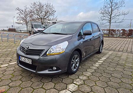 Toyota Verso 2.0 D-4D Executive Überholter Motor