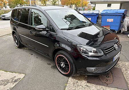 VW Touran Volkswagen 2.0 TDI DPF BlueMotion Technology Highline