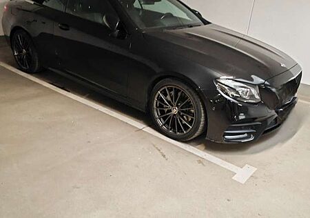Mercedes-Benz E 200 Cabrio 9G-TRONIC AMG Line schwarz