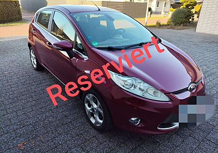 Ford Fiesta Titanium / Sitzheizung/ Allwetterreifen & TÜV Neu