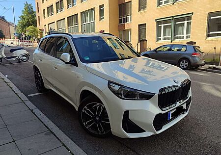 BMW X1 sDrive20i Steptr. - M Paket - Pano - Massage