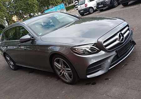 Mercedes-Benz E 200 T AMG 1HD Auto Navi eHeck19Zoll Scheckheft