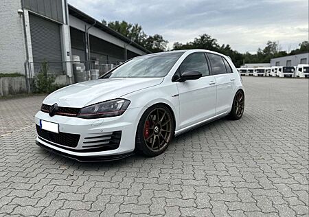 VW Golf GTI Volkswagen Performance BlueMotion Technology DSG