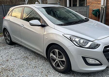 Hyundai i30 Diesel blue 1.6 CRDi Classic