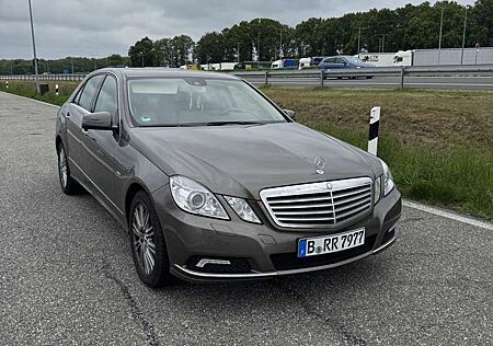 Mercedes-Benz E 350 T CGI BlueEFFICIENCY 7G-TRONIC Elegance