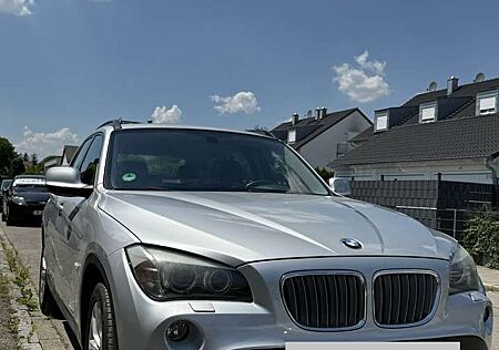 BMW X1 xDrive28i - 258 PS Leder Pano Allrad Xenon