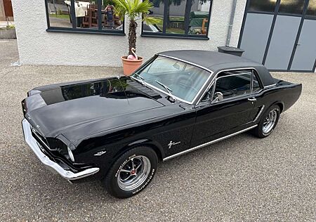 Ford Mustang schwarz, super Ausstattung, tolles Auto