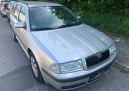 Skoda Octavia 1.6 Combi TÜV NEU
