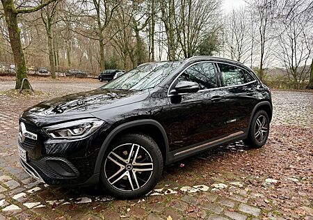 Mercedes-Benz GLA 200 7G-DCT Progressive