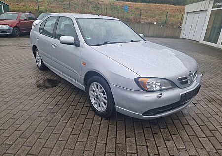 Nissan Primera 1.8 -- Klimaauto+Xenon+Alu+Lederlenkr+AHK --