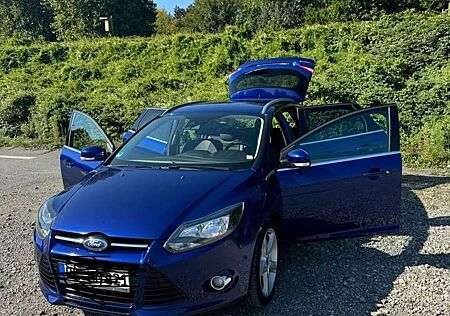 Ford Focus 1,6 TDCI Titanium AHK Diesel 8-fach gepflegt