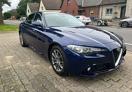 Alfa Romeo Giulia 2,2 d /1.HD/AHK/PDC/T.LEDER/SCHIEBEDAC