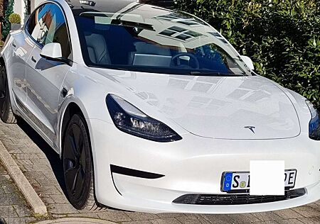 Tesla Model 3 Standard Reichweite Plus Hinterradantrieb