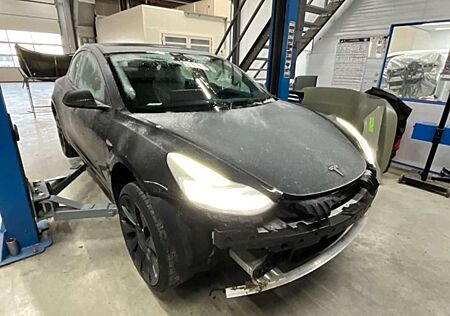 Tesla Model 3 Langstreckenbatt. Allradantrieb Dual Motor Performance