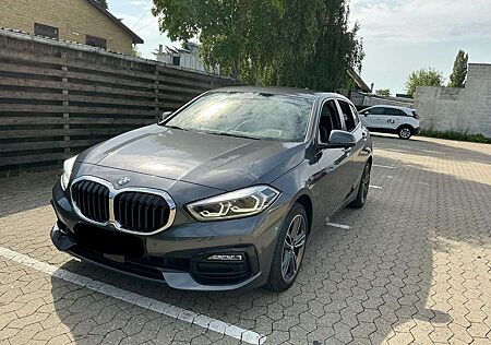 BMW 118 d Sport Line *VIRT*TEMP*SHZ*PARK*CARPLAY*