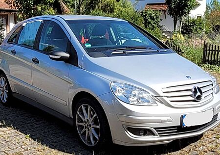 Mercedes-Benz B 200 Automatik/Scheckheft/Tűv/Au06/27/Neue Allwetter