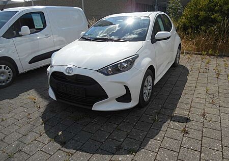 Toyota Yaris Hybrid Business Edition Navi Sitzheizung RFK TSS