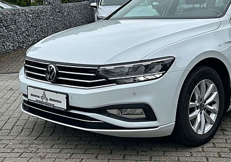 VW Passat Variant Volkswagen Passat Business Kamera LED AHK Navi App-Con.