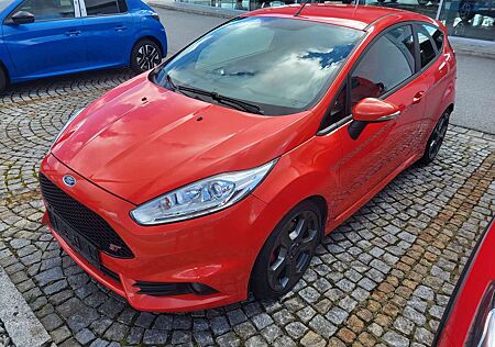 Ford Fiesta 1.6 EcoBoost mit Leder-Sport-Paket ST