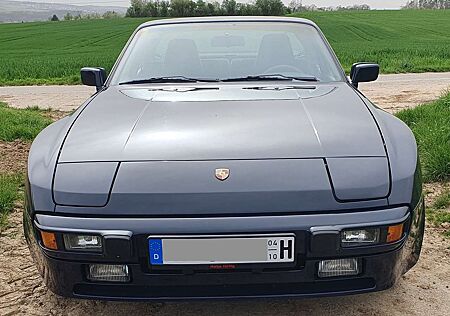 Porsche 944