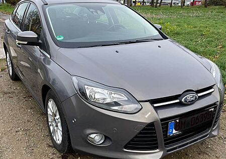 Ford Focus 1.6 EcoBoost Titanium Stufenheck 98.000Km