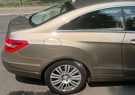 Mercedes-Benz E 250 CGI Coupe BlueEFFICIENCY Automatik Elegance