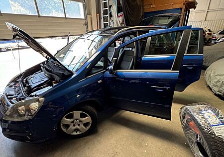 Opel Zafira B EditVoll!NaviPanoLeder ERST LESEN!!FP!!
