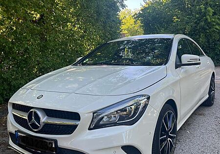 Mercedes-Benz CLA 180 CLA 7G-DCT SCORE!