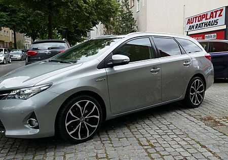 Toyota Auris Hybrid Life+, Navi/Kamera