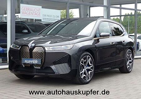 BMW iX xDrive50 Sportpaket 22-Ahk PANO Skyl.°UVP135