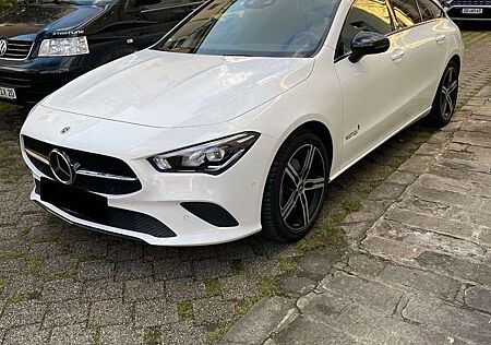 Mercedes-Benz CLA 220 d Shooting Brake 8G-DCT