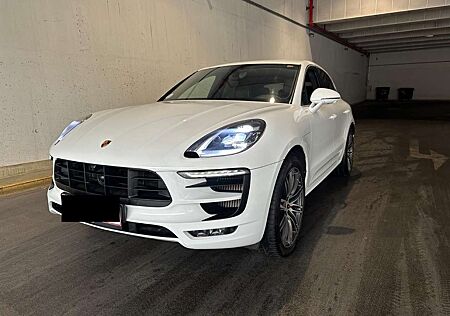 Porsche Macan Turbo mit Performance Paket