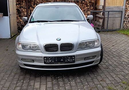 BMW 323