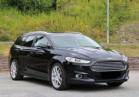 Ford Mondeo Turnier 2.0 TDCi PowerShift-Aut Allrad Titanium
