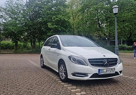 Mercedes-Benz B 180 B 180 (246.242)