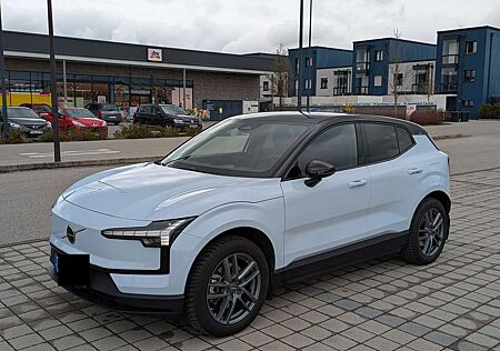 Volvo EX30 Single M. Extended Range RWD Plus *Winterpaket / Anhängerkupplung / Winterrreifen *