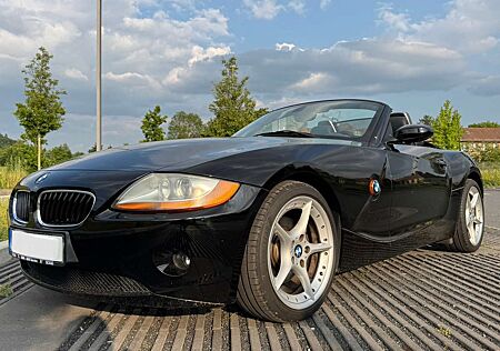 BMW Z4 3.0i scheckheftgepfl. Mischbereifung Hardtop Alarm