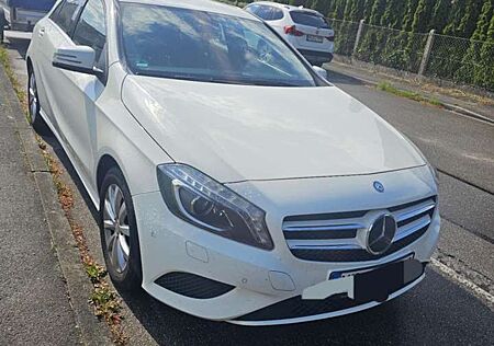 Mercedes-Benz A 180 BlueEFFICIENCY Edition Style