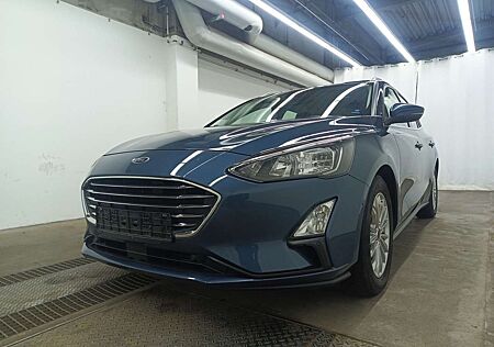 Ford Focus Titanium NAV LED TEMP SHZ APPLINK PDC AC ISOFIX