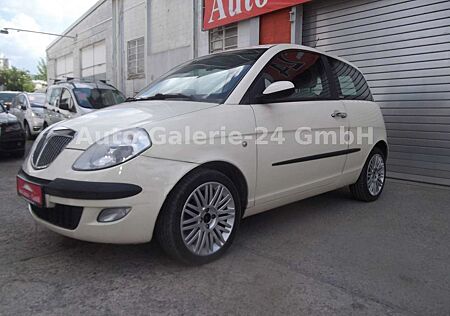 Lancia Ypsilon 1.2 16V Oro