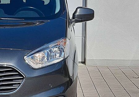 Ford Tourneo Courier Titanium/Navi/PDC/Kam/AudioP/5Sz