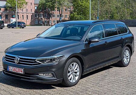 VW Passat Variant Volkswagen Passat Business IQ Light/FullAssist/AID/Kamera