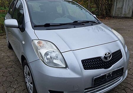 Toyota Yaris 1.0 VVT-i Luna