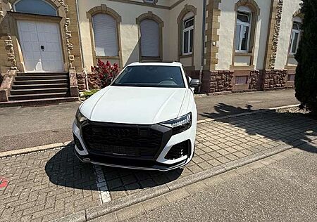 Audi RS Q8 TFSI Quattro/Matrix/23Zoll/Carbon/B&O/Garantie