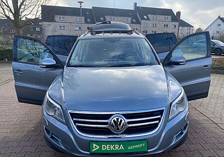 VW Tiguan Volkswagen Track ALLRAD. AUTOMATIK.KAMERA. LEDER.PANORAMADACH