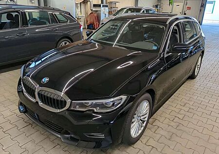 BMW 320 d xDrive Sport Line AHK/LED/17"