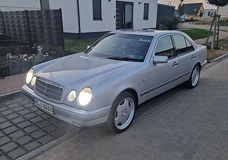 Mercedes-Benz E 280 4-MaticElegance