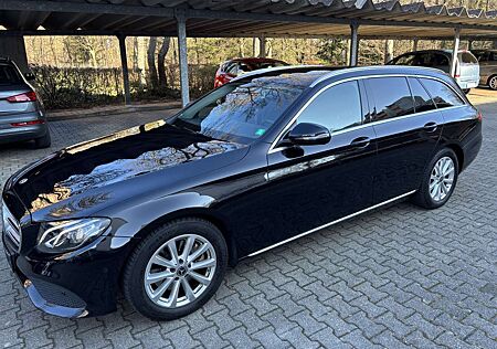 Mercedes-Benz E 250 W213, Standheizung, Schiebedach, Widescreen