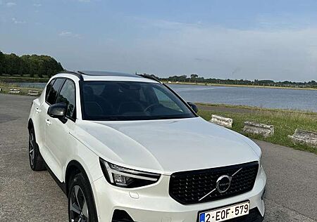 Volvo XC 40 XC40 T2 Plus Dark 19"